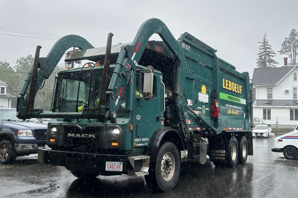 A front-loading garbage truck that would handle front-loading dumpster.